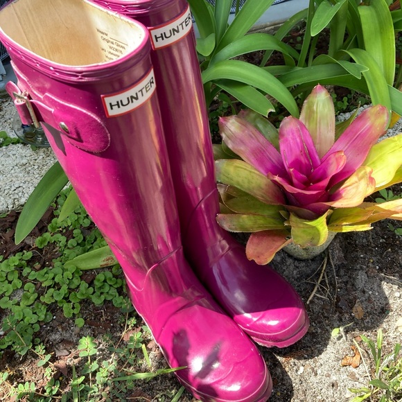Women’s Hunter Boots Tall Rain Boots 👢in glossy finish. Size 7,  eggplant 🍆 - Picture 2 of 12